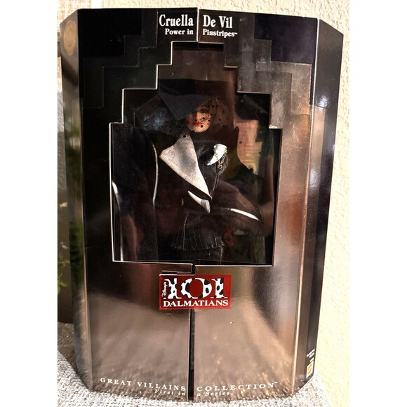 101 Dalmatians Cruella Deville Disney Barbie Great Villains Collection 1996 - Picture 1 of 2